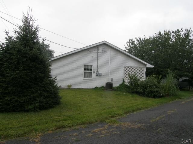 Building Photo - 4364 Spruce St