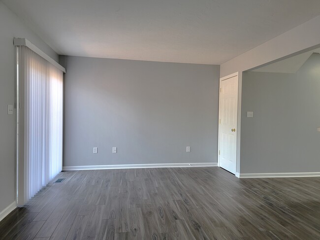 Building Photo - 176 Knollwood Rd