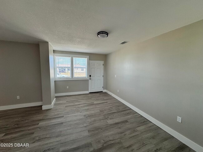 Foto del edificio - 127 Moore Ave