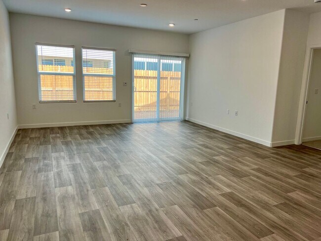 Building Photo - Charming 3-Bedroom Single Story Home for Rent