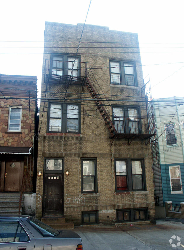 Primary Photo - 1631 Taylor Ave
