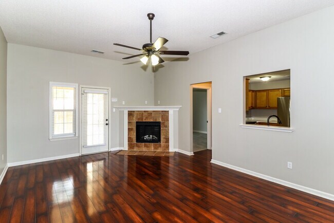 Foto del edificio - 105 Clay Hills Dr