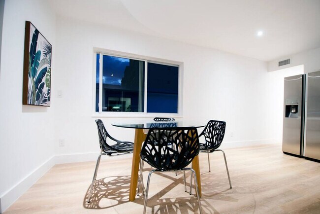 Building Photo - 3666 NE 168th St