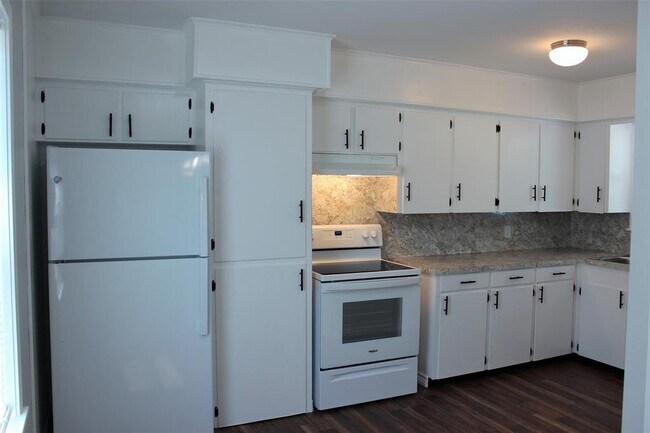 Building Photo - 2184 Main St