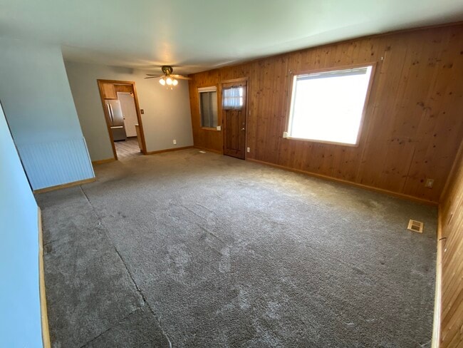 Building Photo - 2041 E Sauk Trail