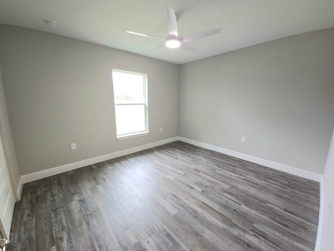 Building Photo - 13 Pine Radial Dr