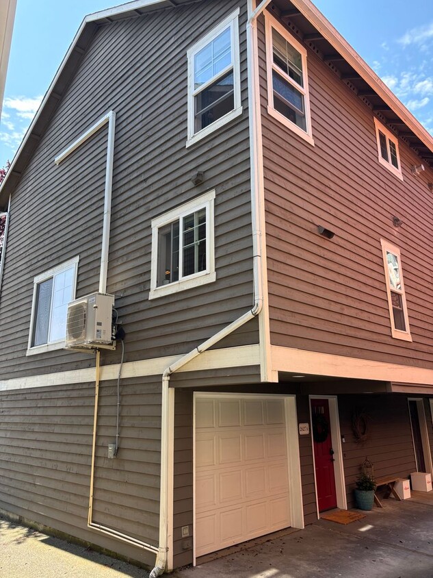 Primary Photo - Ballard Townhouse