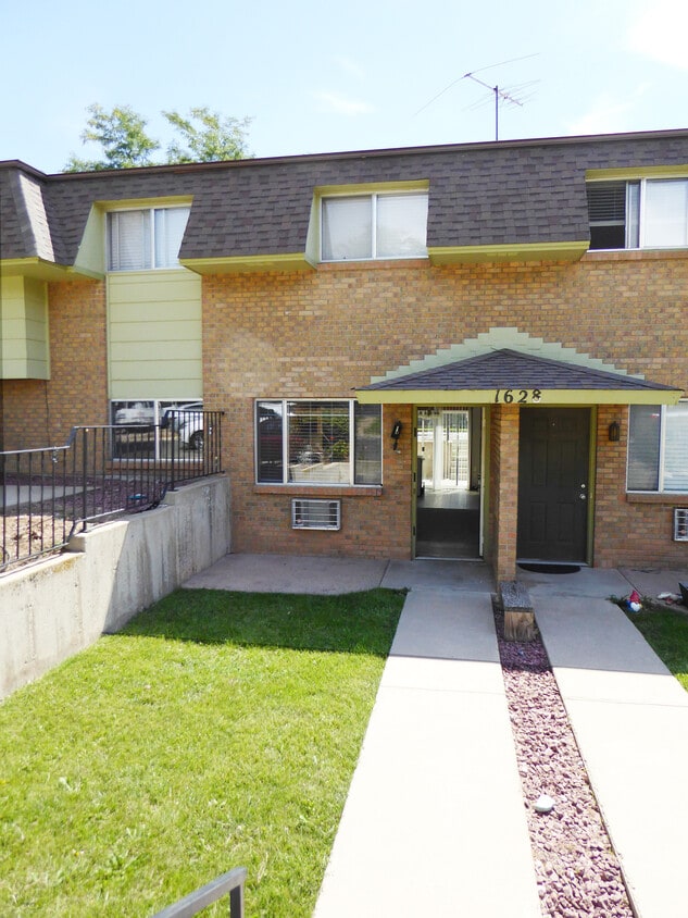 Primary Photo - 1628 Azalea Dr