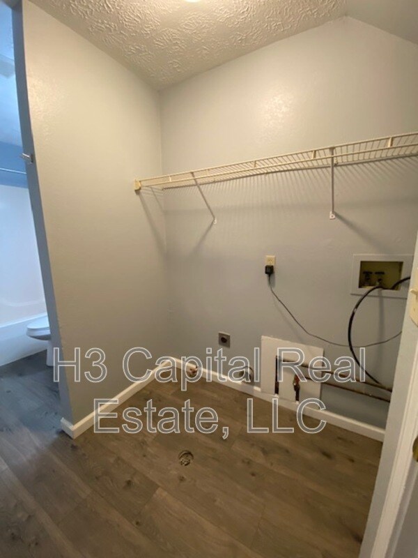 Foto del edificio - 452 Meadow Dr