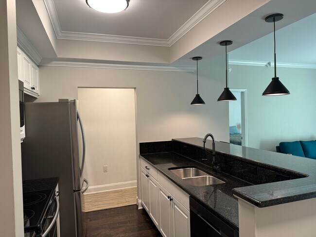 Foto del edificio - Fifth & Poplar - T.R. Lawing Realty Property