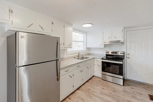 Building Photo - 712 2nd Way