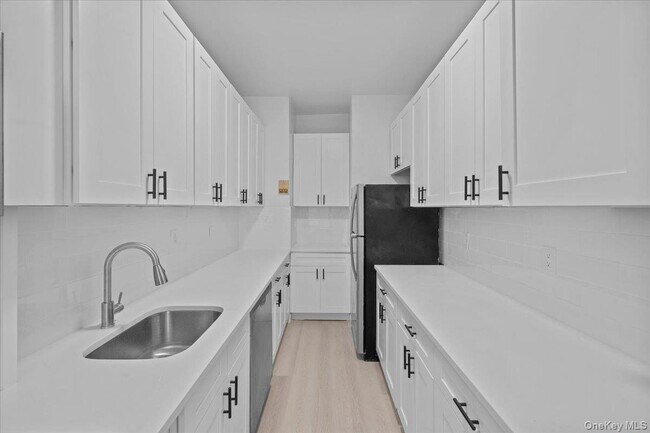 Foto del edificio - 117 Seaman Ave