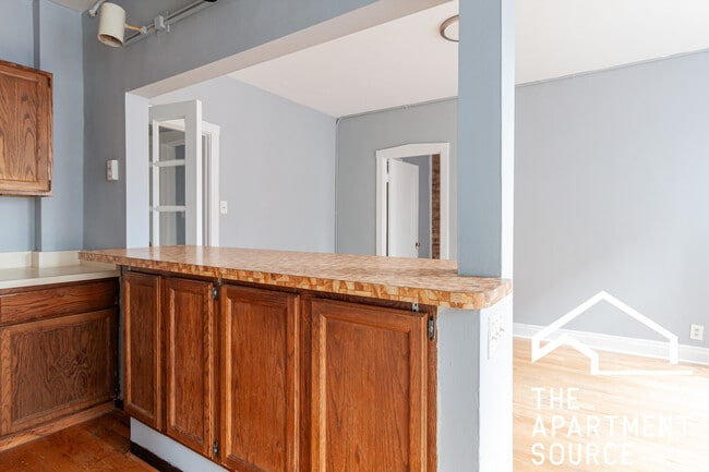 Building Photo - 511 W Melrose St