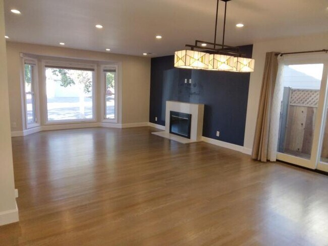 Building Photo - 3 bedroom in San Leandro CA 94577