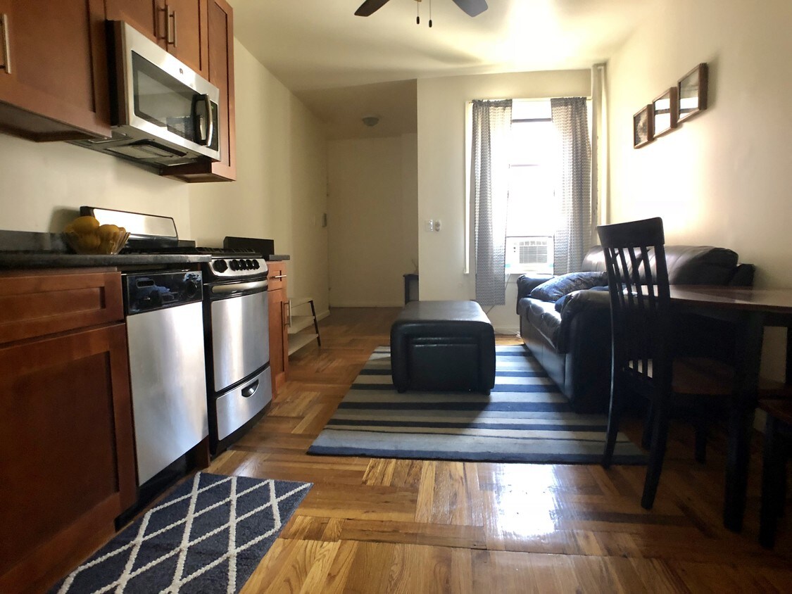 Primary Photo - 21 Broadway Terrace