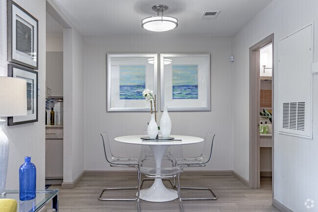 1HAB, 1BA - 685SF (A2) - Comedor - Element Apartments