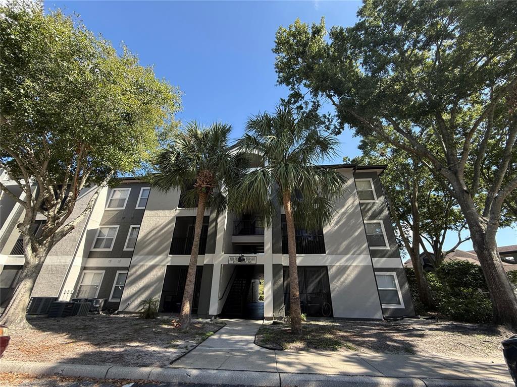 Foto principal - 8915 Latrec Ave