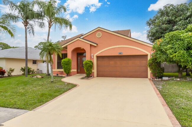 Building Photo - 580 NW 9th Ct