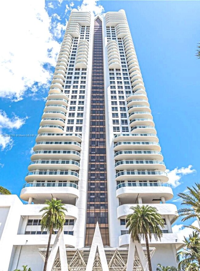 Foto del edificio - 6365 Collins Ave