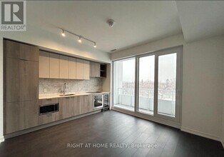 Building Photo - 2020 Bathurst St