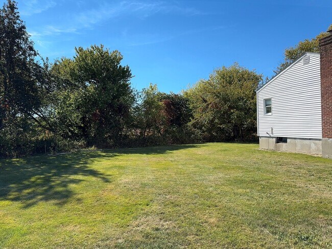 Foto del edificio - 587R Boston Rd