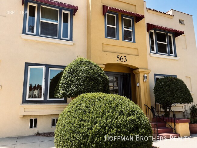 Foto del edificio - 563 Heliotrope Dr
