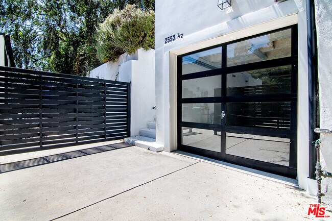 Foto del edificio - 2553 Glen Green St