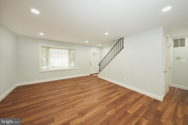 Building Photo - 9900 Kingsbridge Dr