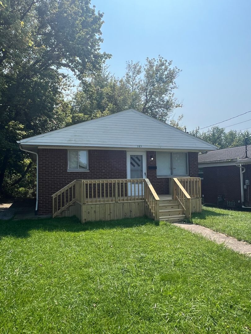 587 Hyatt Ave Campbell, OH 44405 – photo 1 of 17