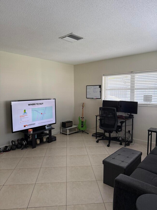 Foto del edificio - 6808 NW 70th St