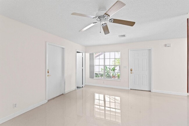 Building Photo - 12210 Dartmoor Dr