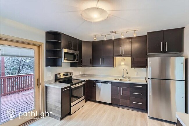 Building Photo - 1771 City Heights Dr, Maplewood, MN, 55117