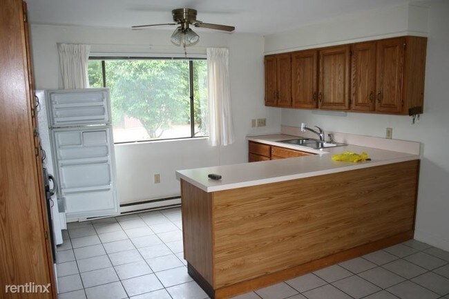 Building Photo - 30 Sweet Meadows Ct