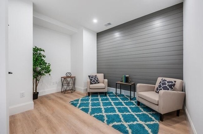 Building Photo - 7 Cedar Ave