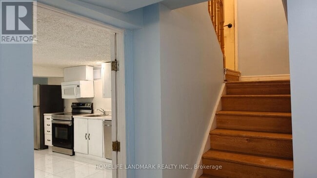 Building Photo - 385 Marybay Crescent