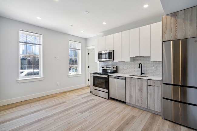 Building Photo - 3439 Lancaster Ave