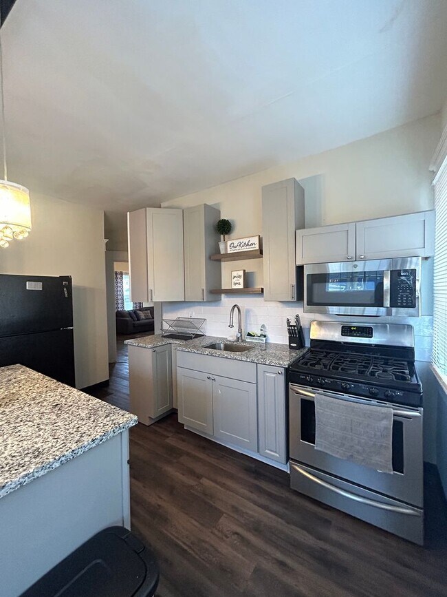 Building Photo - 505 S Washington St