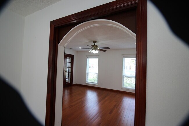 Sala 2 desde el comedor - 458 Woodrail Dr