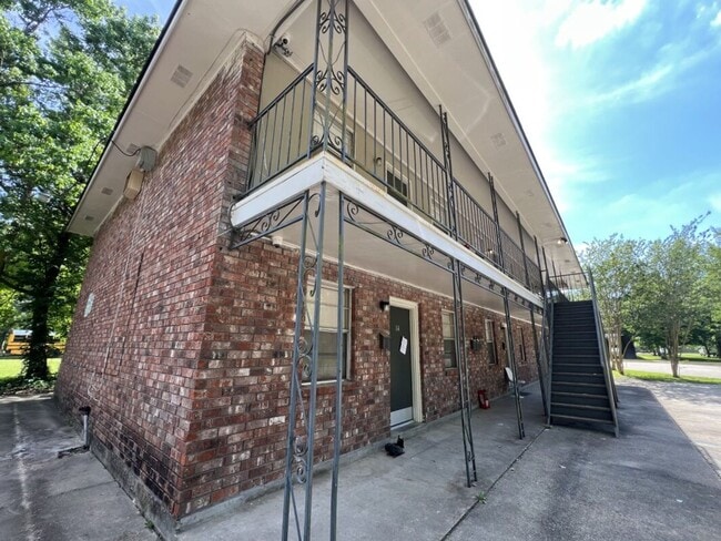 Building Photo - Garden View Apartments/Lee St.