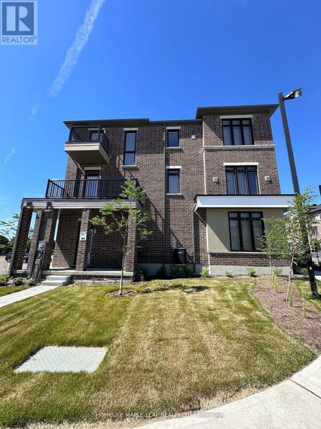 Building Photo - 585-585 Colborne St