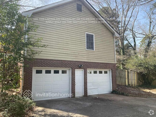 Building Photo - 2923 Marsh Ln SW