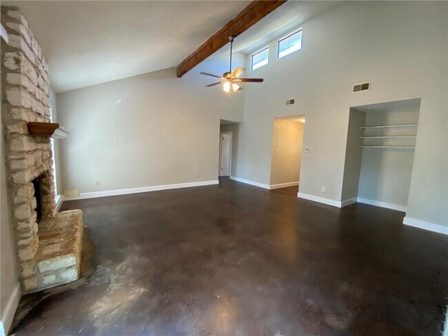 Foto del edificio - 2111 Surrender Ave