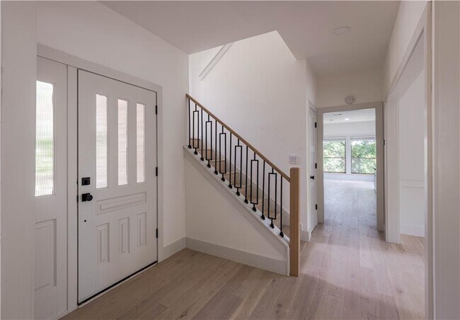 Foto del edificio - 3313 Lookout Ln