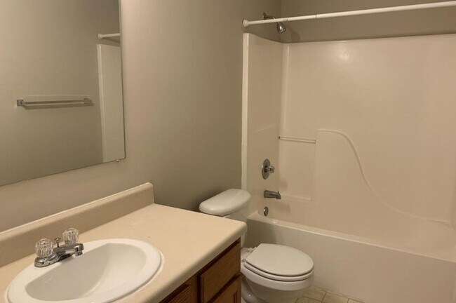 Foto del edificio - 409 Three Creeks Ct