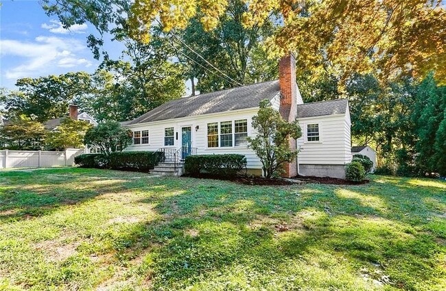 Foto del edificio - 8 Deerwood Ct