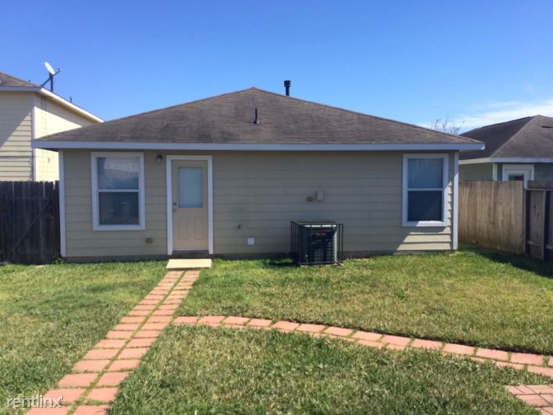 Primary Photo - 21235 Grand Linden Ct