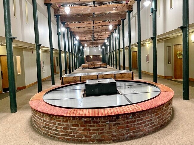 Building Photo - 200 Market St