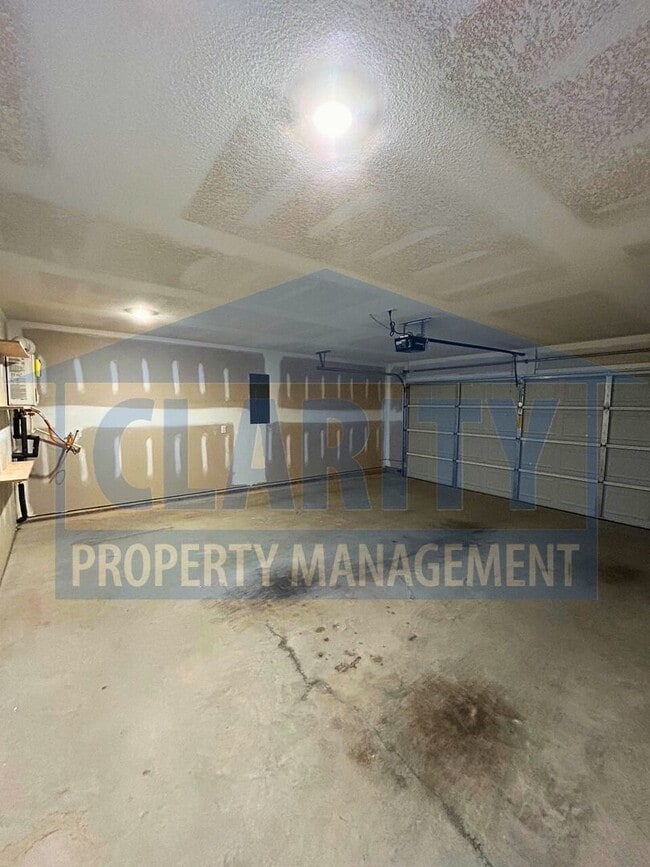 Foto del edificio - Beautiful 3 bedroom home in new North Cleveland neighborhood!