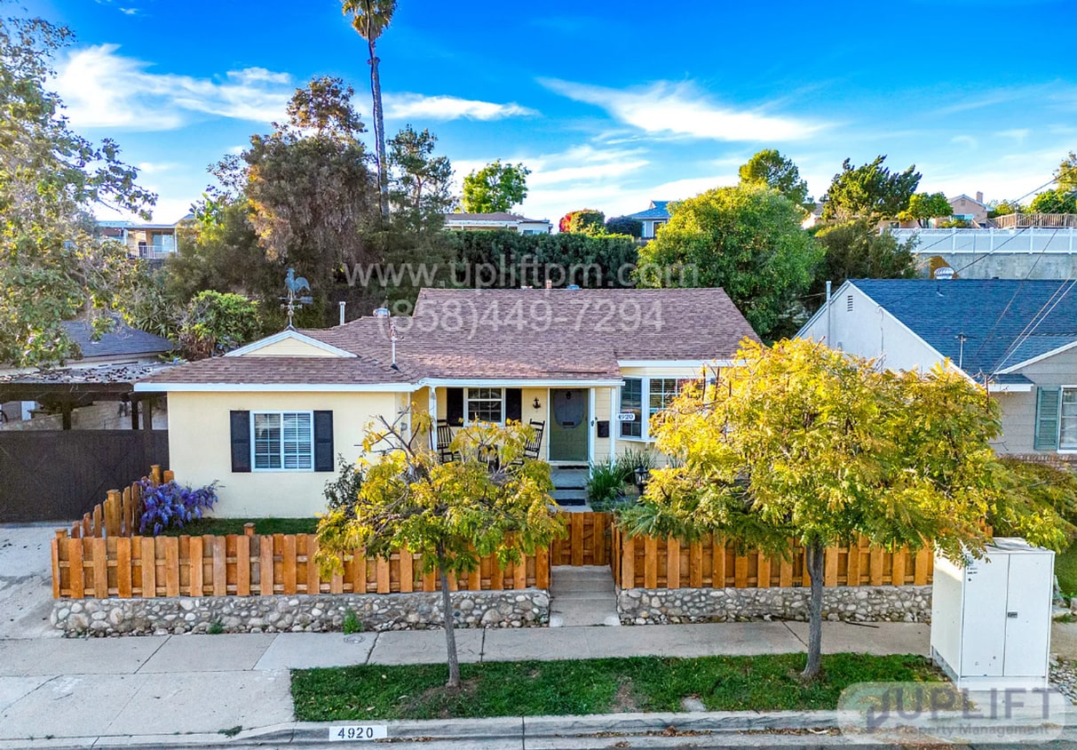 Primary Photo - Charming 3-Bedroom Home with Bonus Living ...