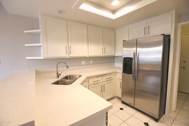 Building Photo - 372 Deerfield Ave